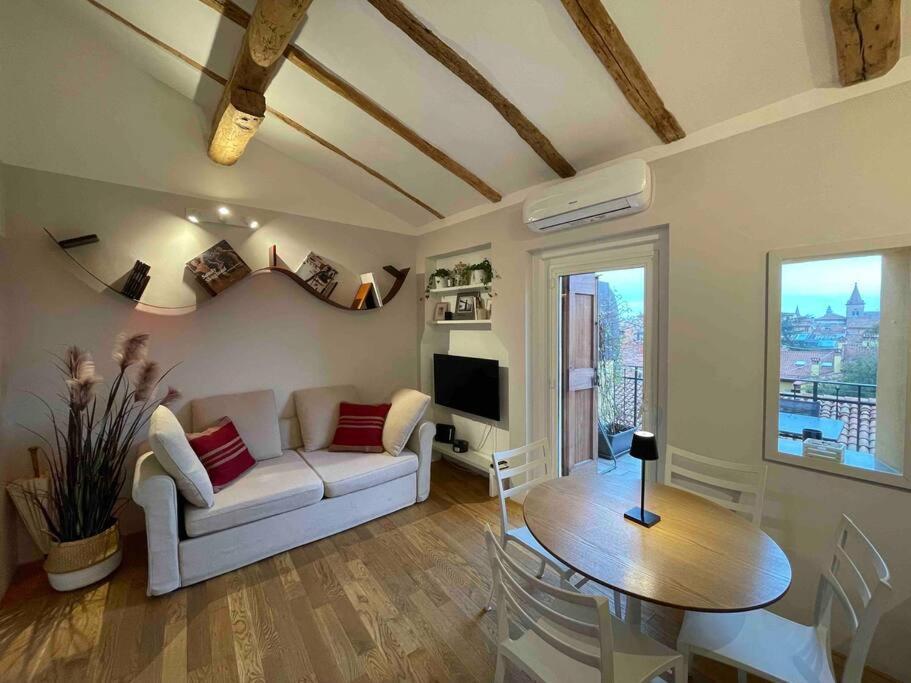 Romantic Attic Room With Panoramic View โบโลญญา ภายนอก รูปภาพ